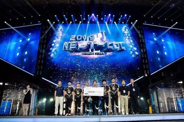 Heroic , Virtus.pro , Wildcard, 和 Rare Atom 是首批被淘汰的队伍，来自 FISSURE Playground #1