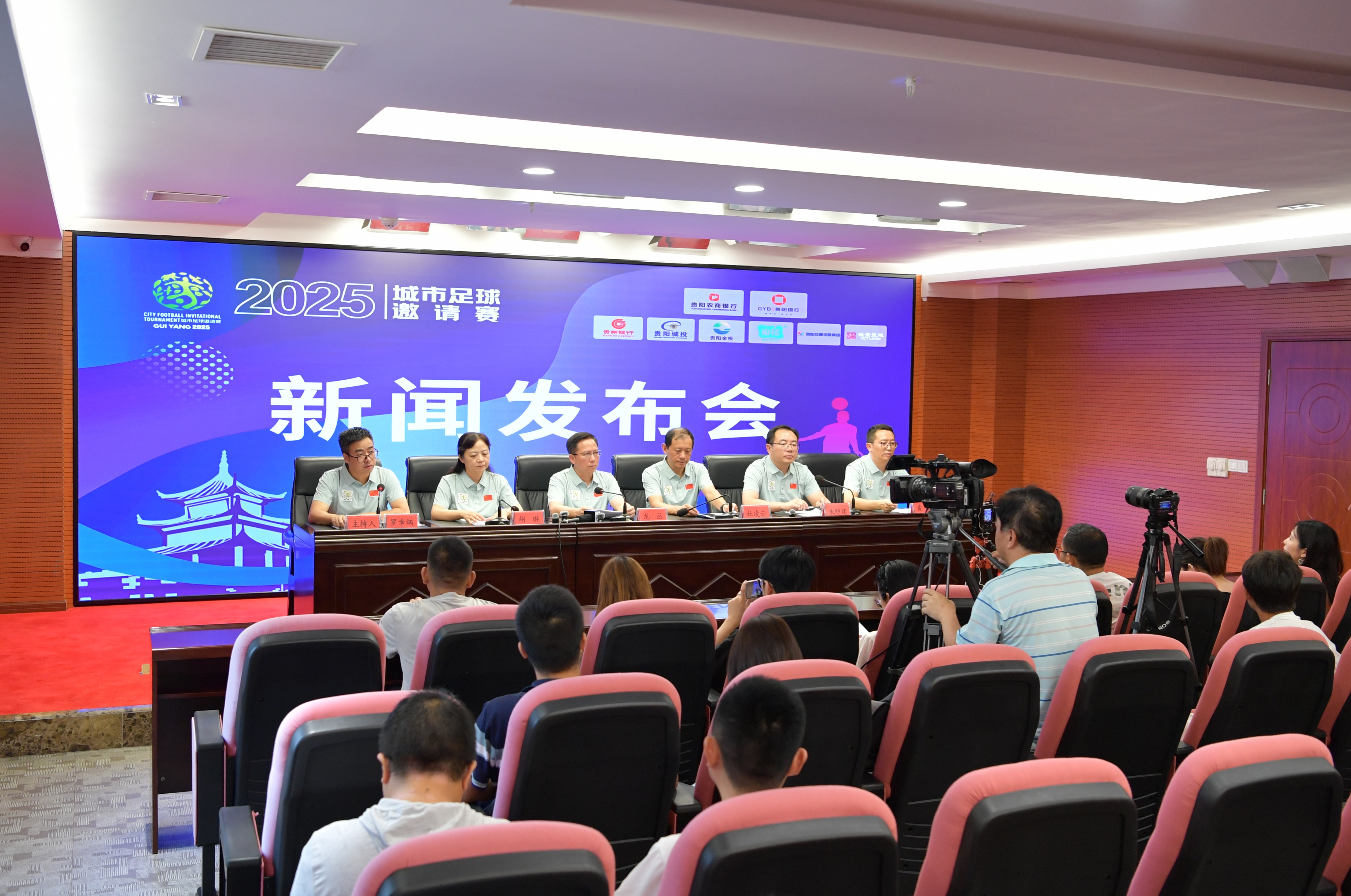 李青在713天后回到了中路，并且 Doinb 赢得了他复出后的首场胜利！